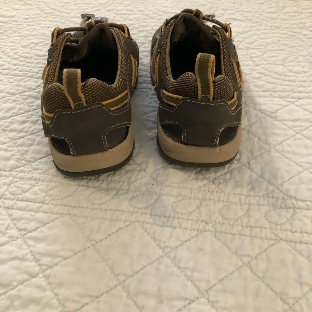 Teva Manatee kids sandal. Size 9.